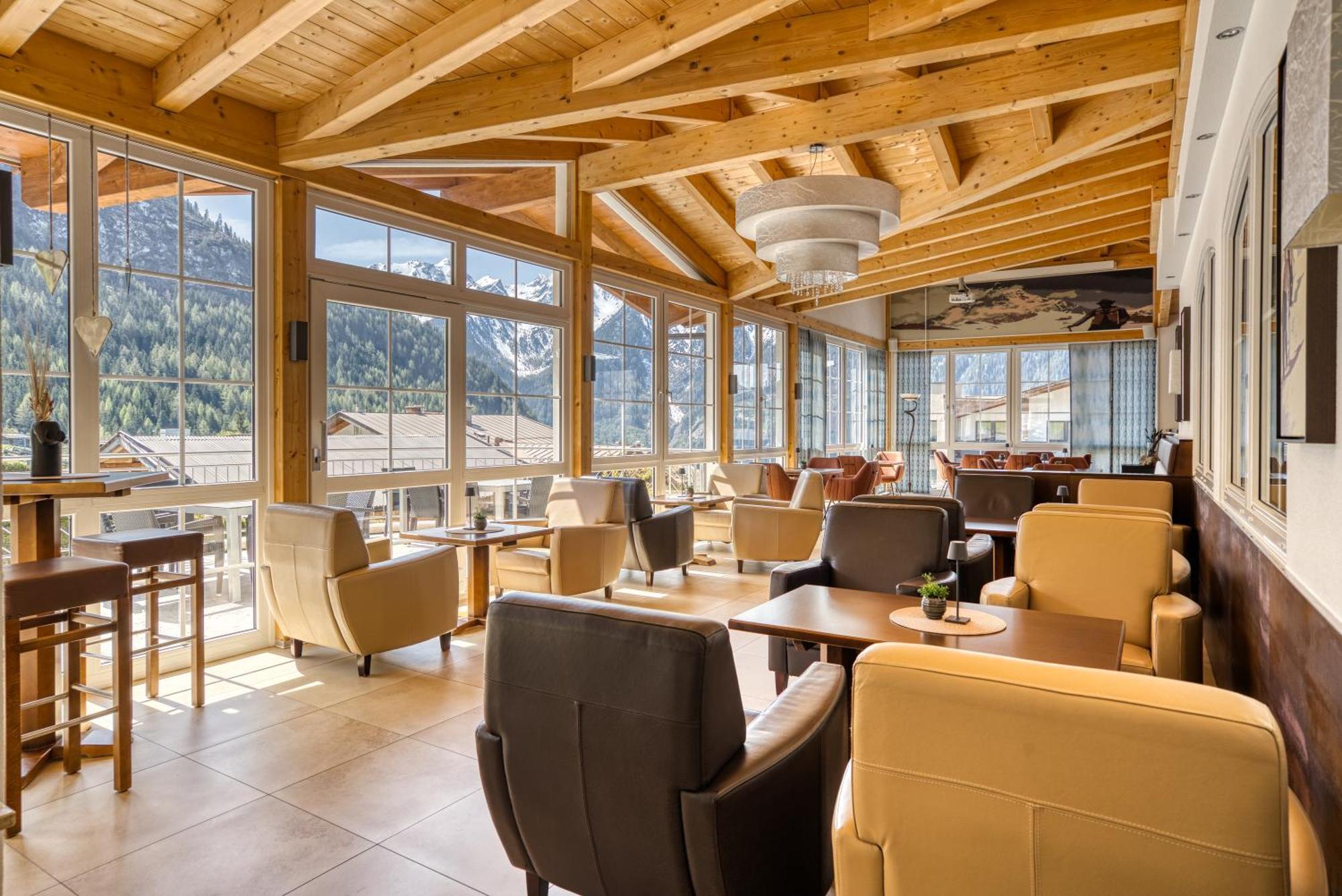 Hotel Alpen-Royal Jerzens Exterior foto